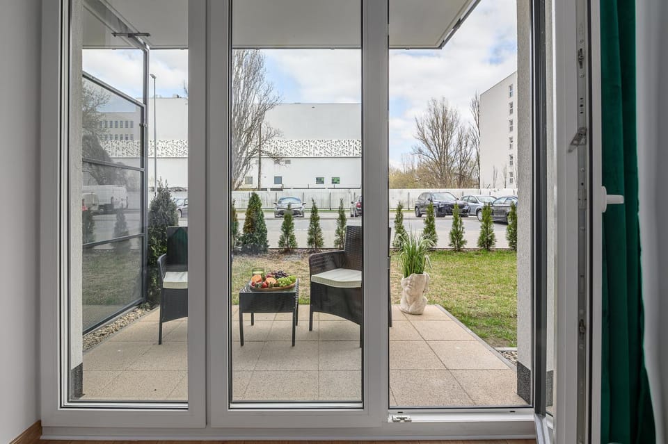 Patio, Day, Balcony/Terrace