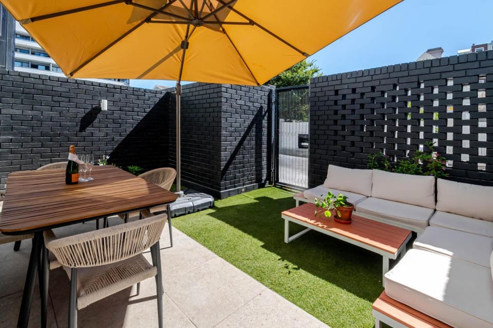 107sqm Designer Flat w/ Patio & Rooftop Pool Apartment in Sea Point