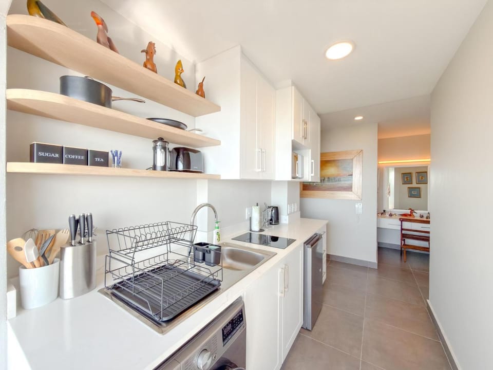 Plett Ocean View 2BR Apartment with Sunroom & Patio Apartment in Eastern Cape