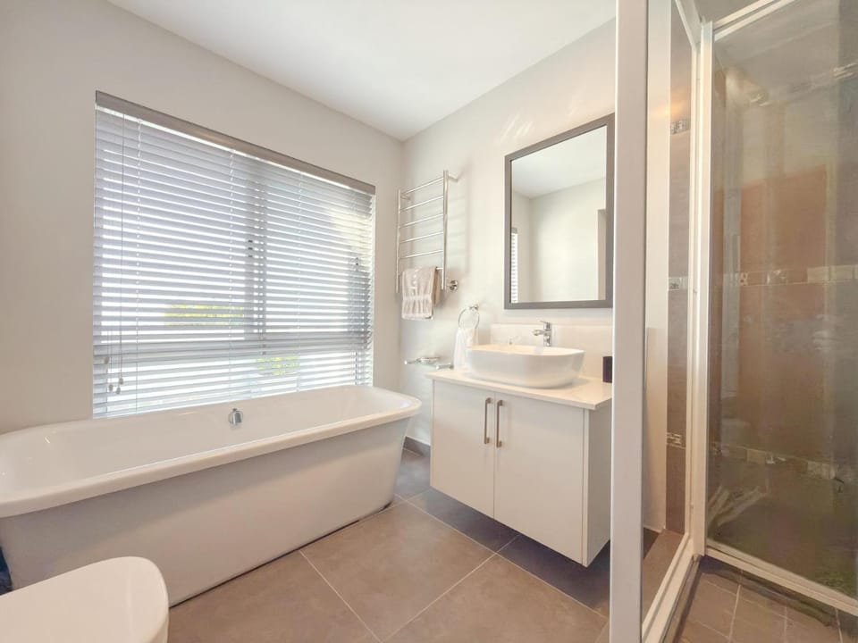 Plett Ocean View 2BR Apartment with Sunroom & Patio Apartment in Eastern Cape