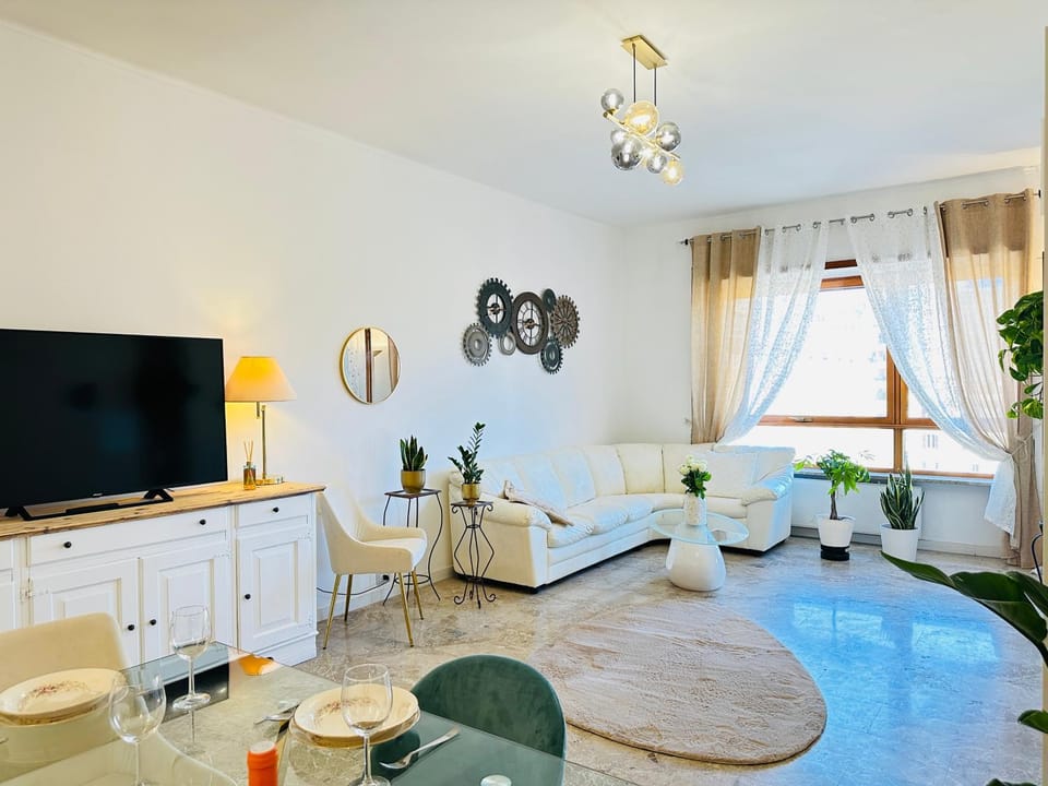 TV and multimedia, Living room, Dining area, Bedroom