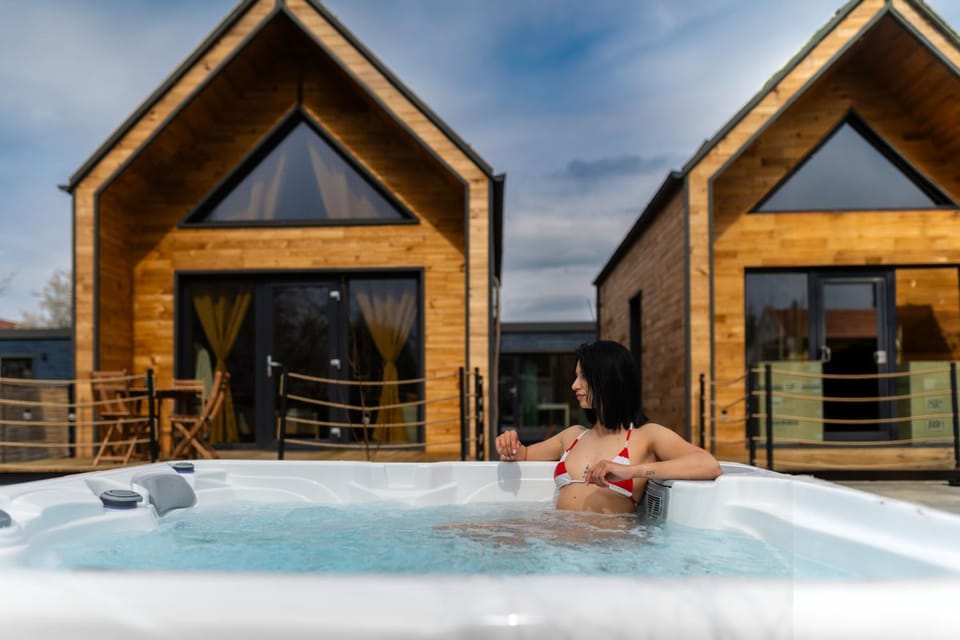 Property building, Hot Tub, Hot Tub, Spa and wellness centre/facilities, Spa and wellness centre/facilities