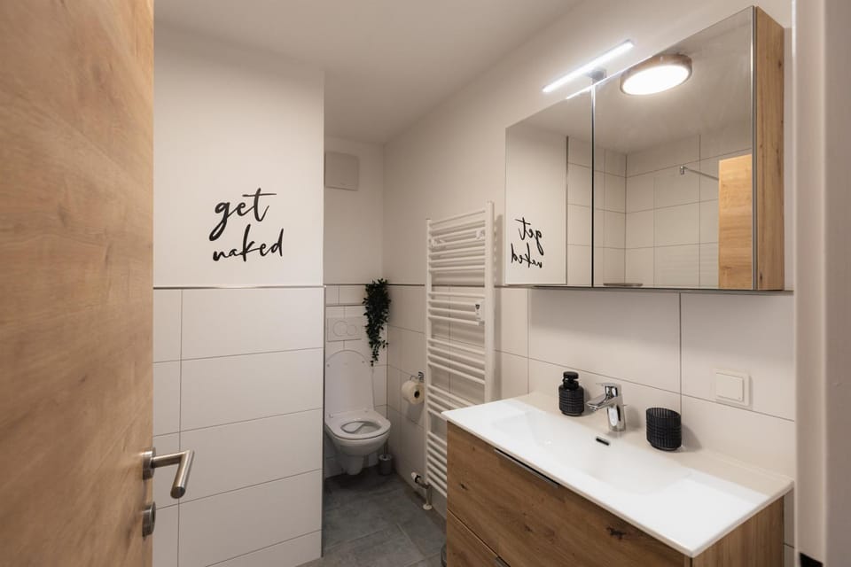 Alpine Studio - Ski, Lake & City Apartment in Zell am See