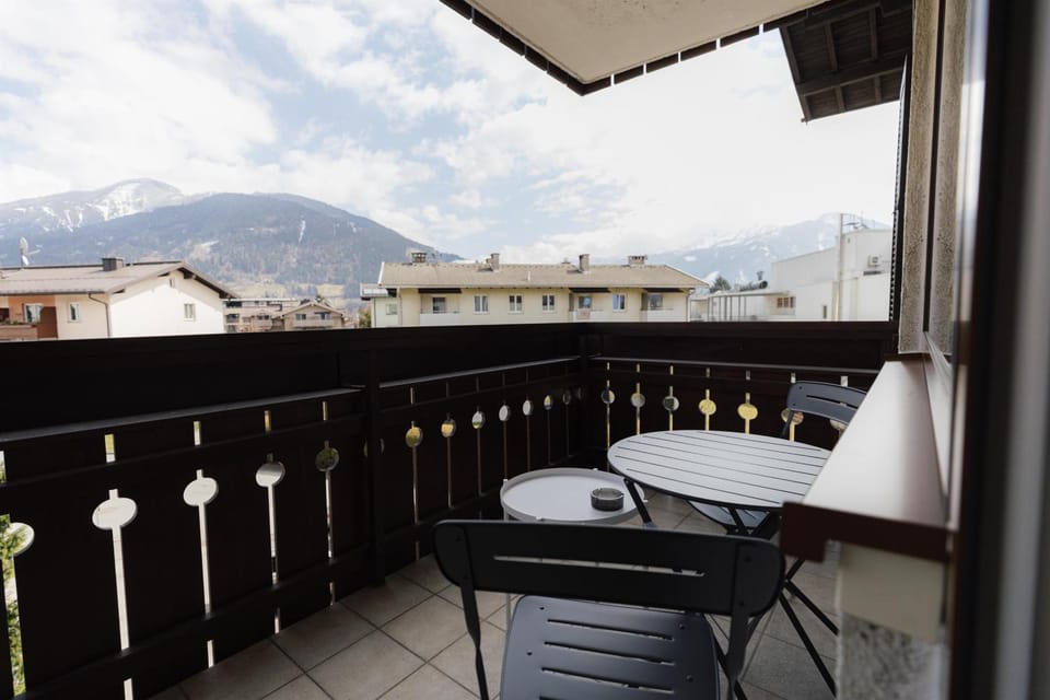 Alpine Studio - Ski, Lake & City Apartment in Zell am See