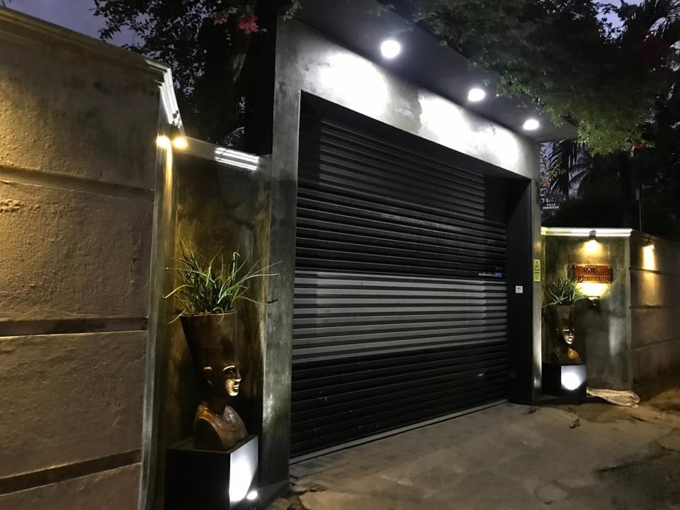 Facade/entrance