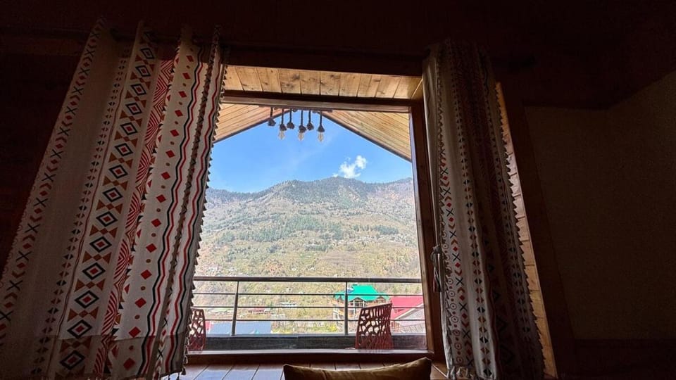 Romantic loft with mountain view in manali Chalet in Himachal Pradesh