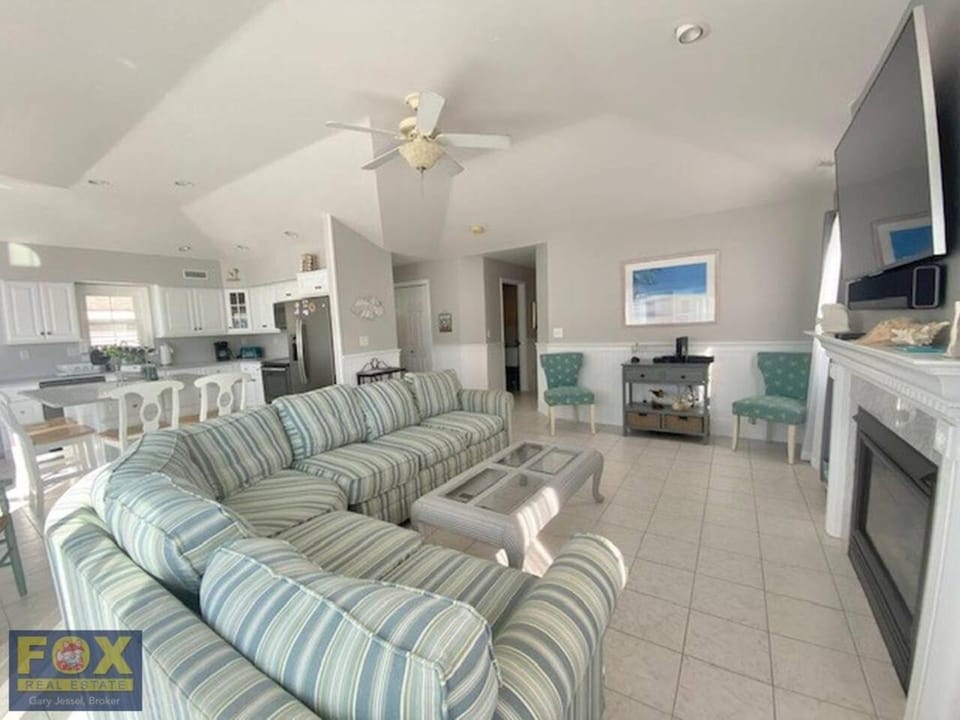 Living room, Seating area, fireplace
