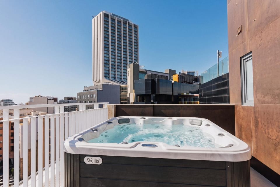 Hot Tub, Balcony/Terrace, City view