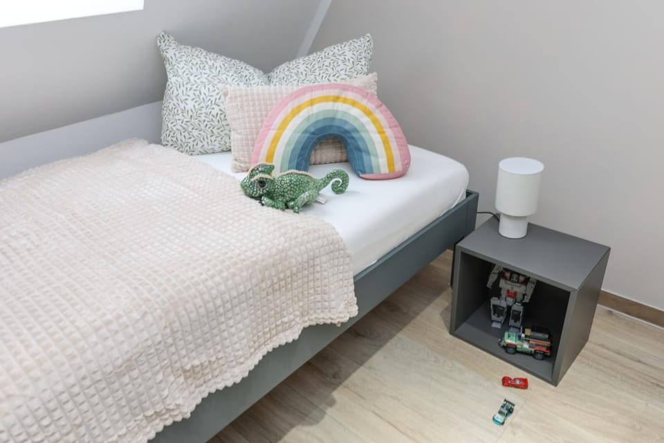 Bed, Photo of the whole room, Bedroom