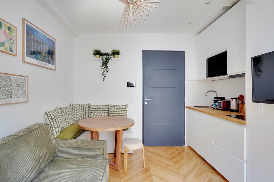 Kitchen or kitchenette, Living room, Dining area