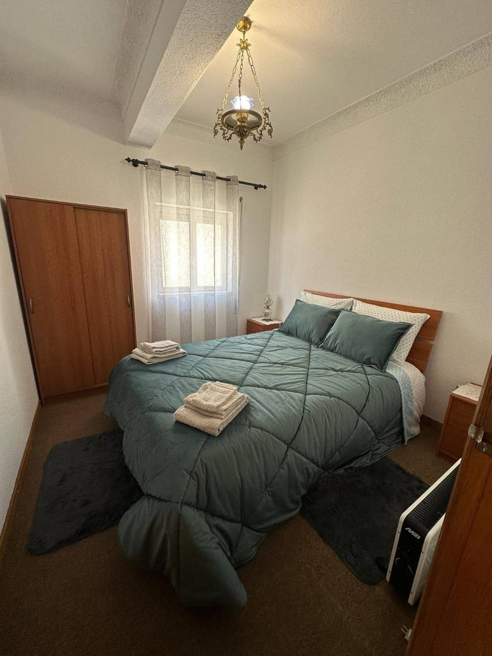 Bedroom, towels