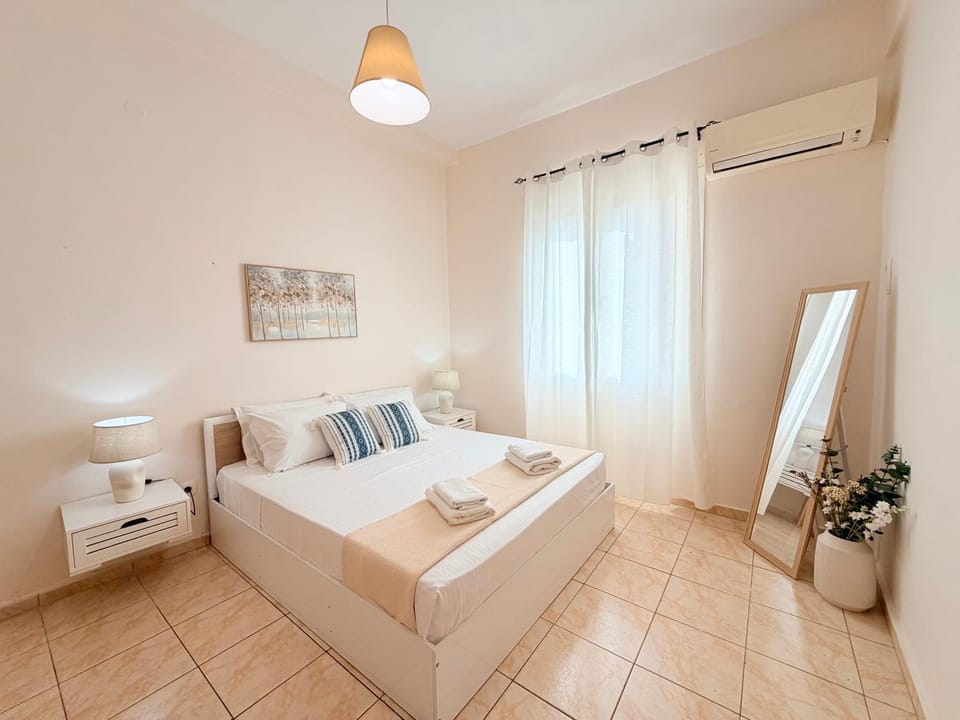 Bed, Bedroom, towels, air conditioner