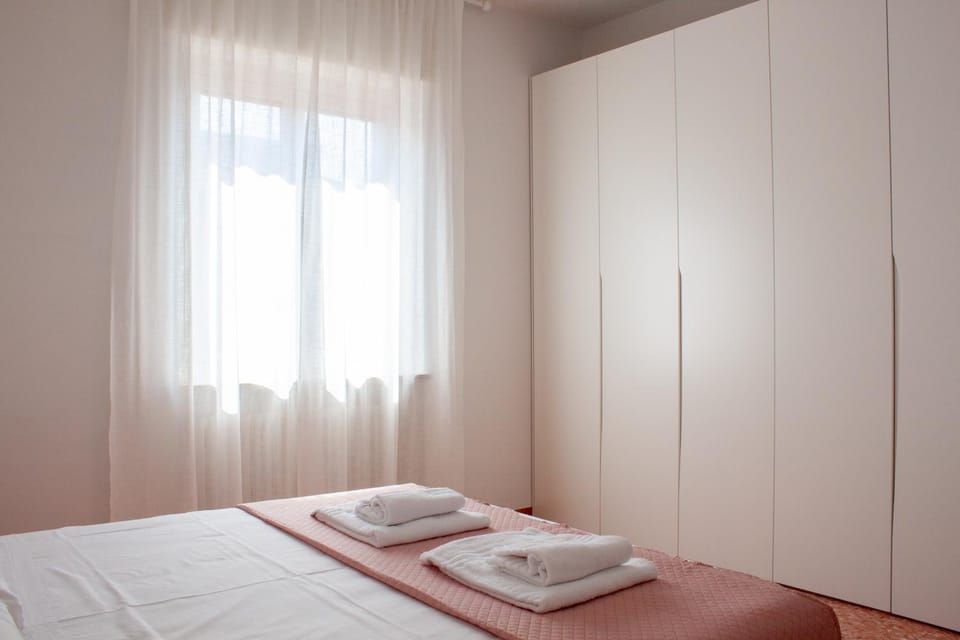 Bed, Photo of the whole room, Bedroom, towels, wardrobe
