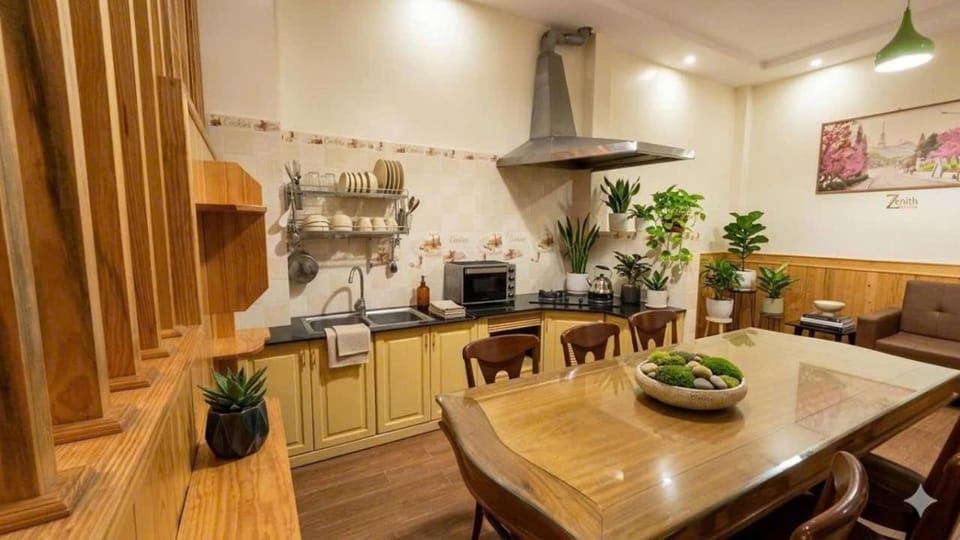 Seating area, Dining area
