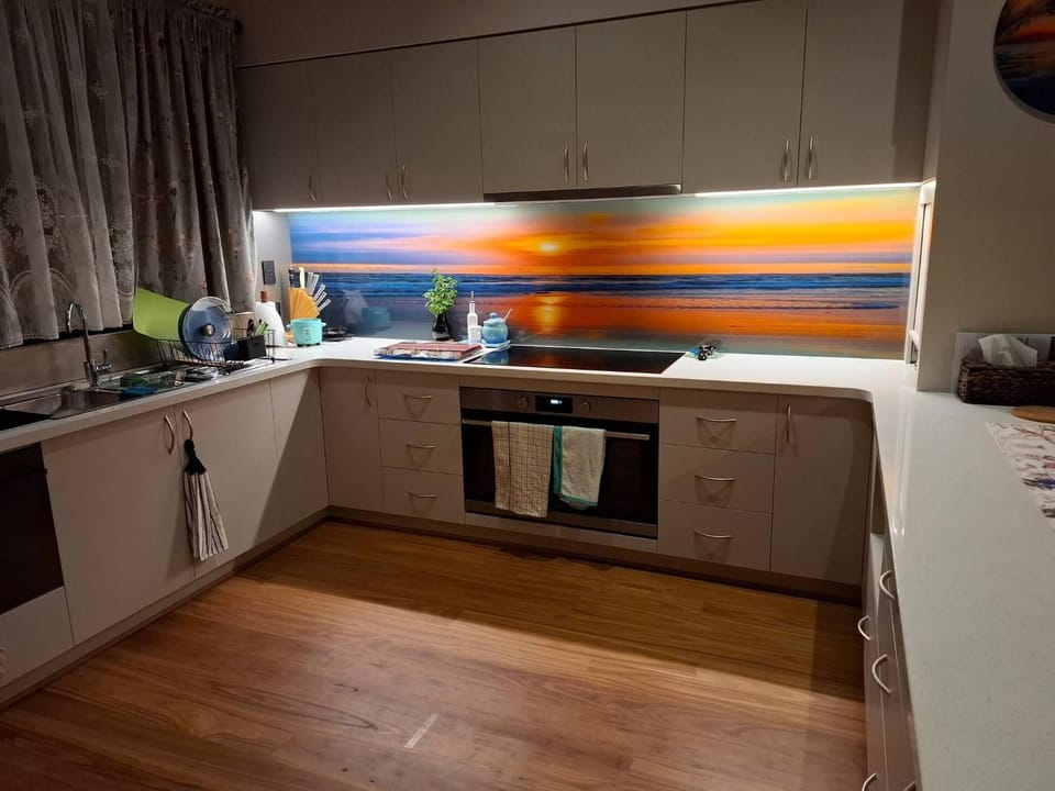 microwave, oven, kitchen