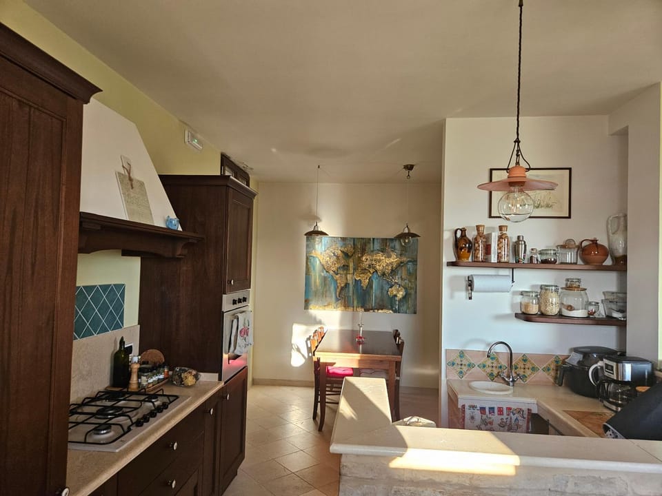 Dining area, kitchen