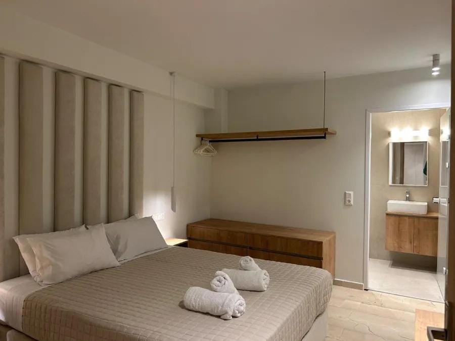Bed, Bedroom, towels, wardrobe