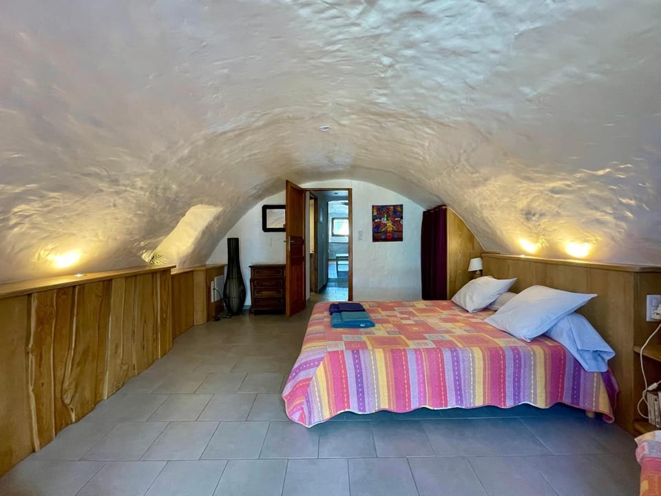 Les Dolines Bed and Breakfast in Balazuc