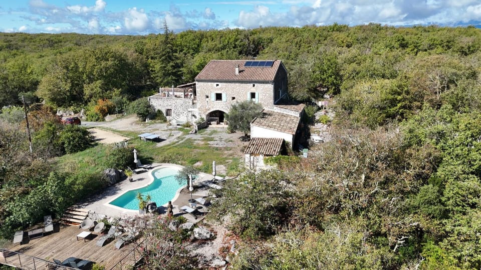 Les Dolines Bed and Breakfast in Balazuc