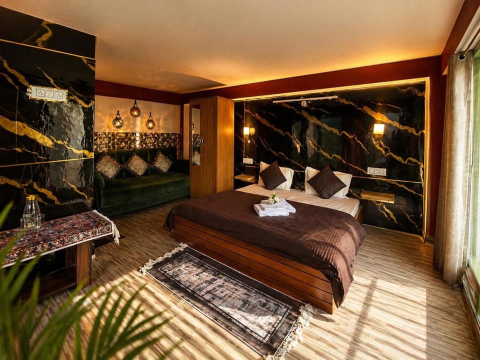 Bed, Living room, Photo of the whole room, Seating area, Bedroom, towels