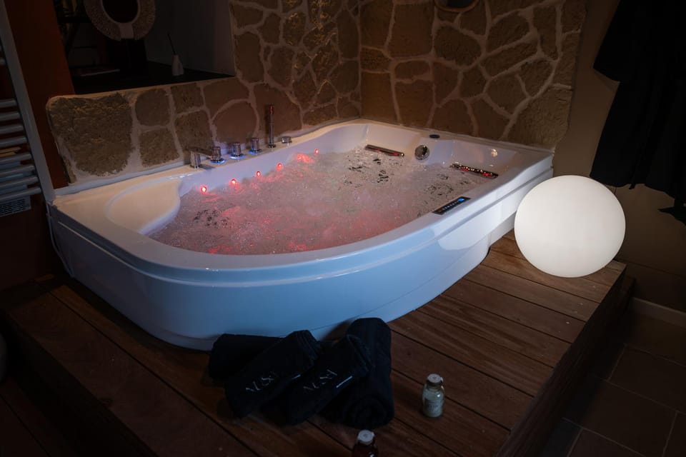 Hot Tub, Bath