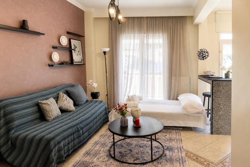 Bed, Living room, Photo of the whole room, Seating area