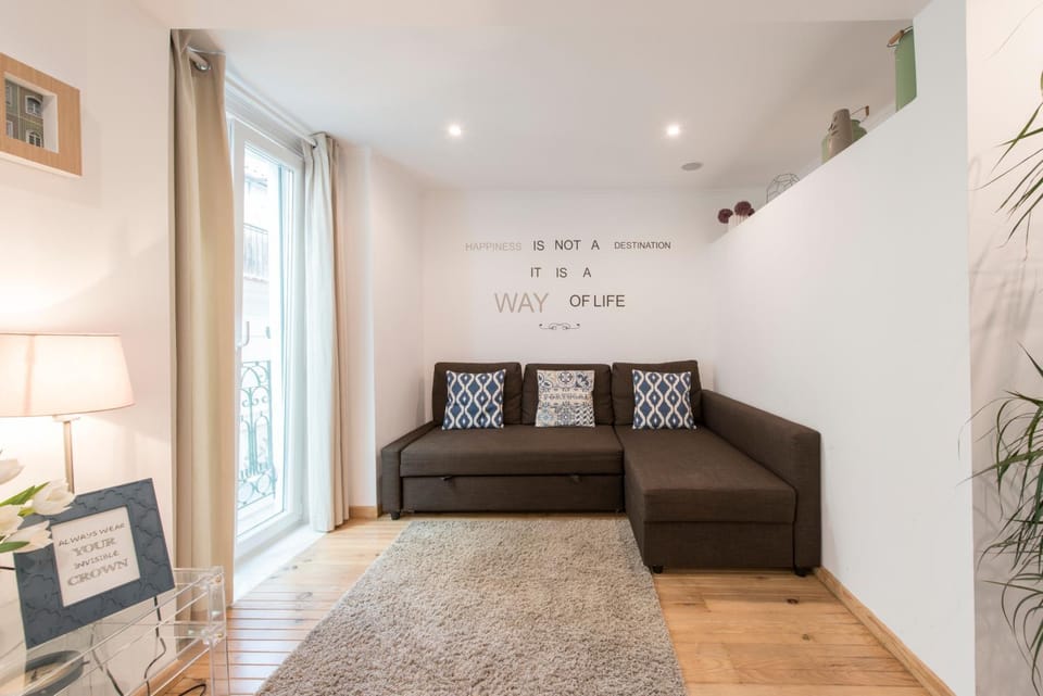 Property building, Communal lounge/ TV room, People, Property logo or sign, Activities, View (from property/room), Food and drinks, Other, Decorative detail, Logo/Certificate/Sign, Animals, Text overlay, City view, Landmark view, Street view, Certificate/Award