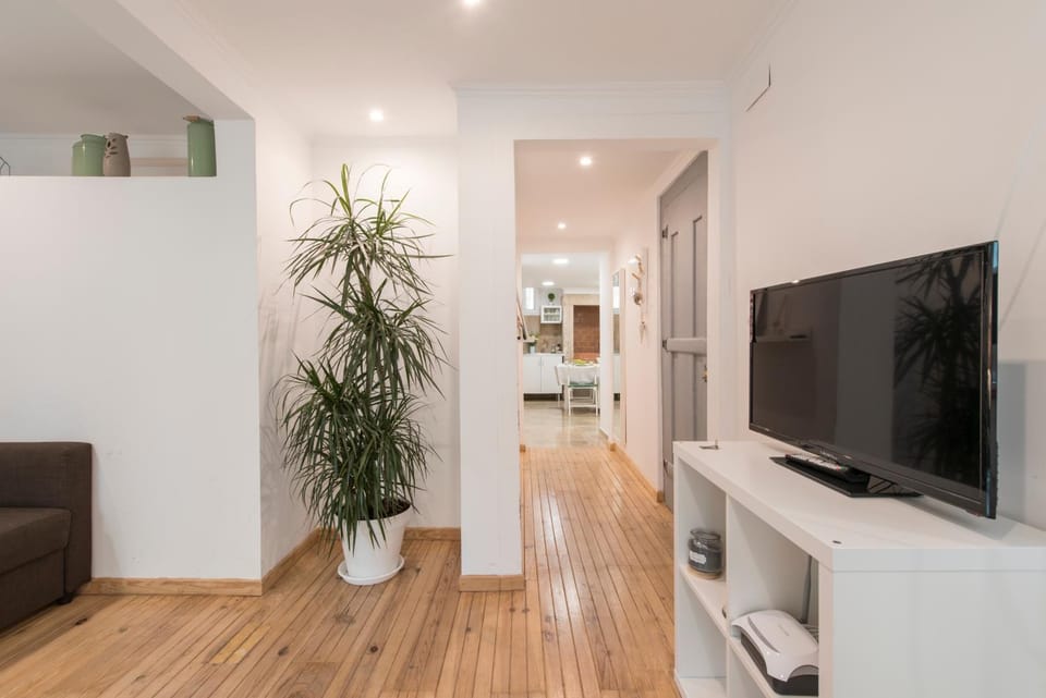 Property building, Communal lounge/ TV room, People, Activities, View (from property/room), Other, Decorative detail, Animals, City view, Landmark view, Street view