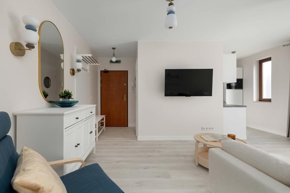 TV and multimedia, Living room, Seating area, Evening entertainment