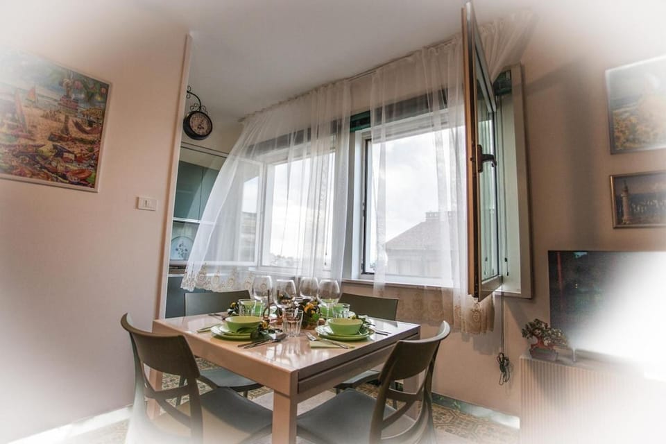 Puzzle del Mare Apartment - con scorcio vista mare in zona tranquilla Apartment in Trieste