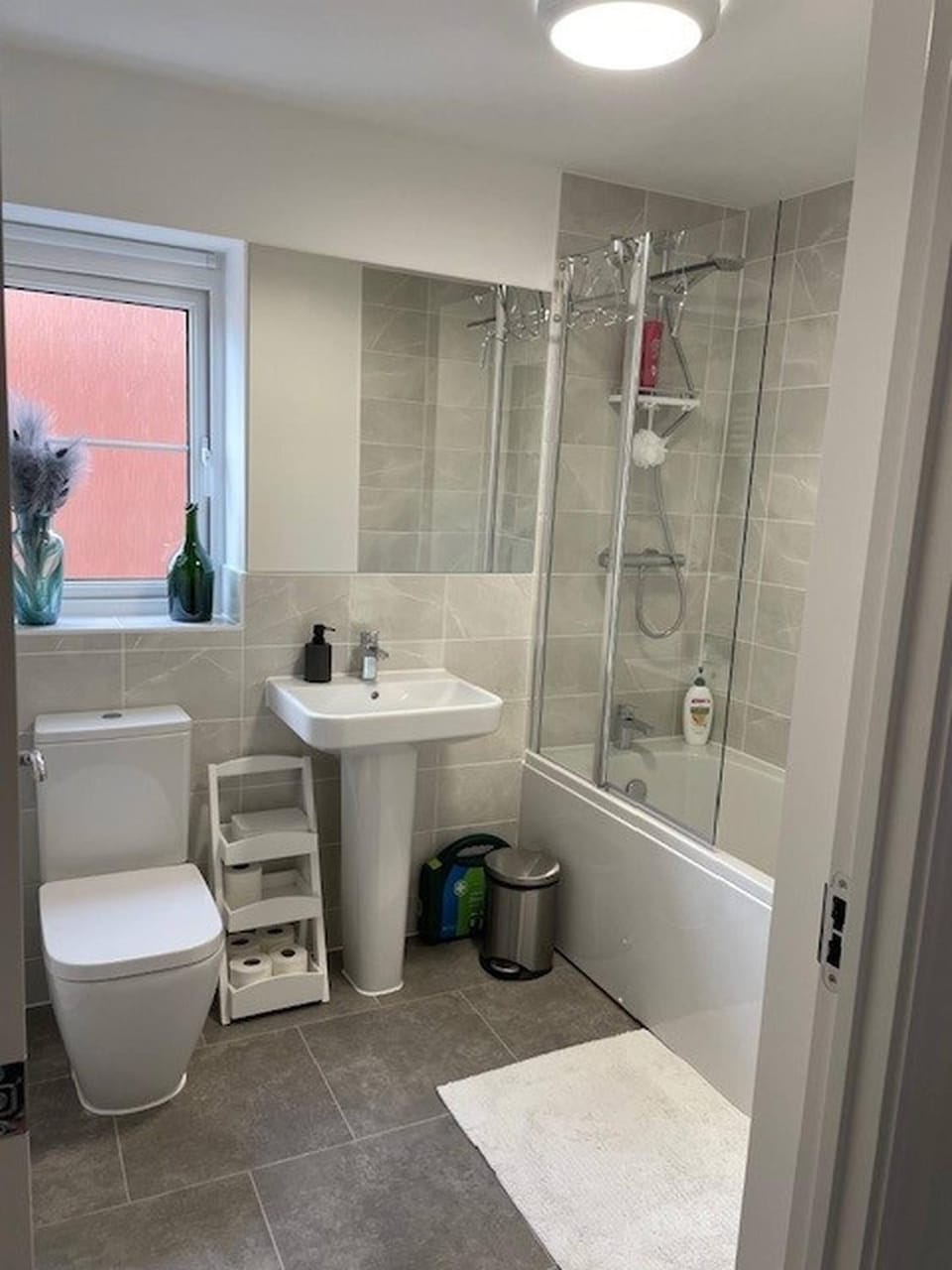 Quiet double bedroom in residential property Bed and Breakfast in Bognor Regis