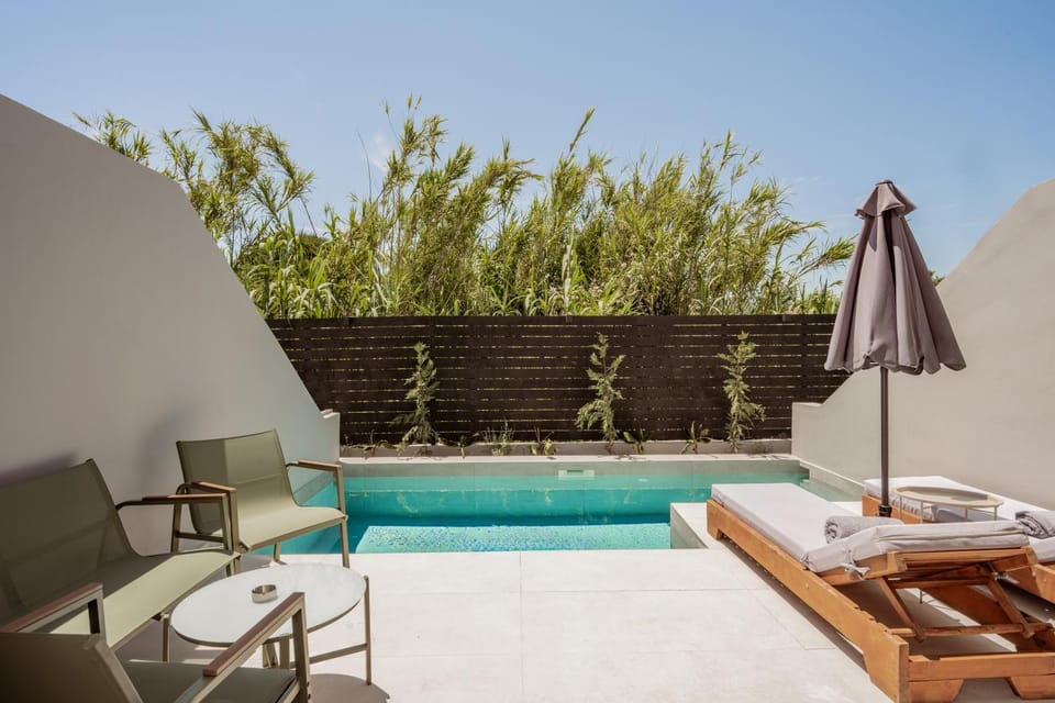 Patio, Day, Natural landscape, View (from property/room), Balcony/Terrace, Living room, Seating area, Pool view, Swimming pool, sunbed, towels