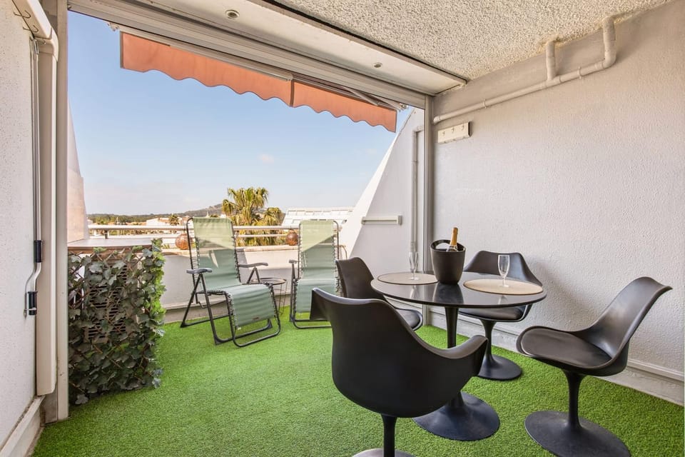 Patio, Seating area