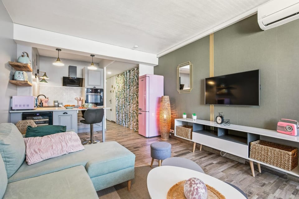 TV and multimedia, Kitchen or kitchenette, minibar, pet friendly, air conditioner