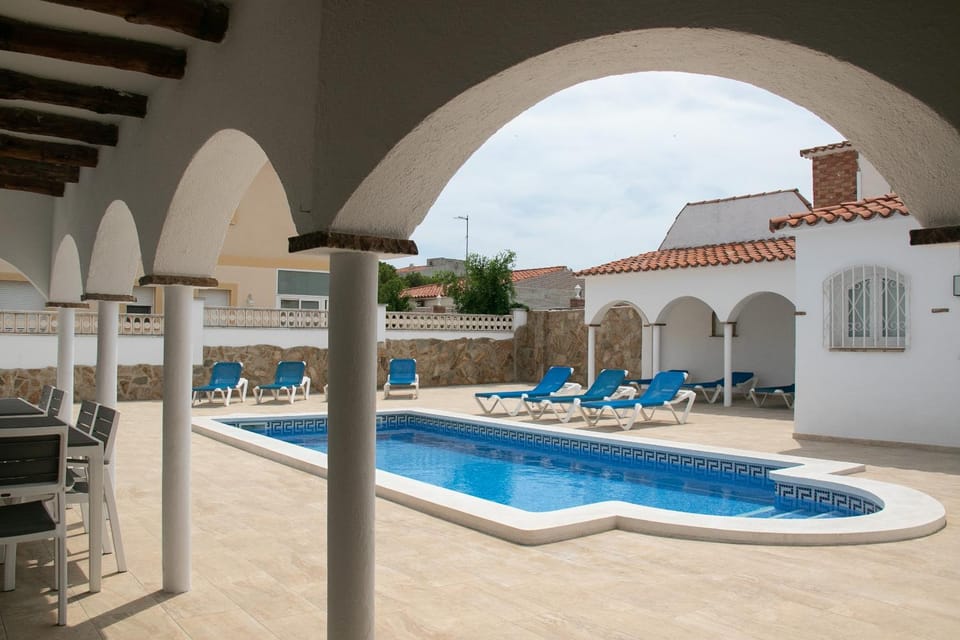 MEDDAYS Villa VIENA Villa in Miami Platja