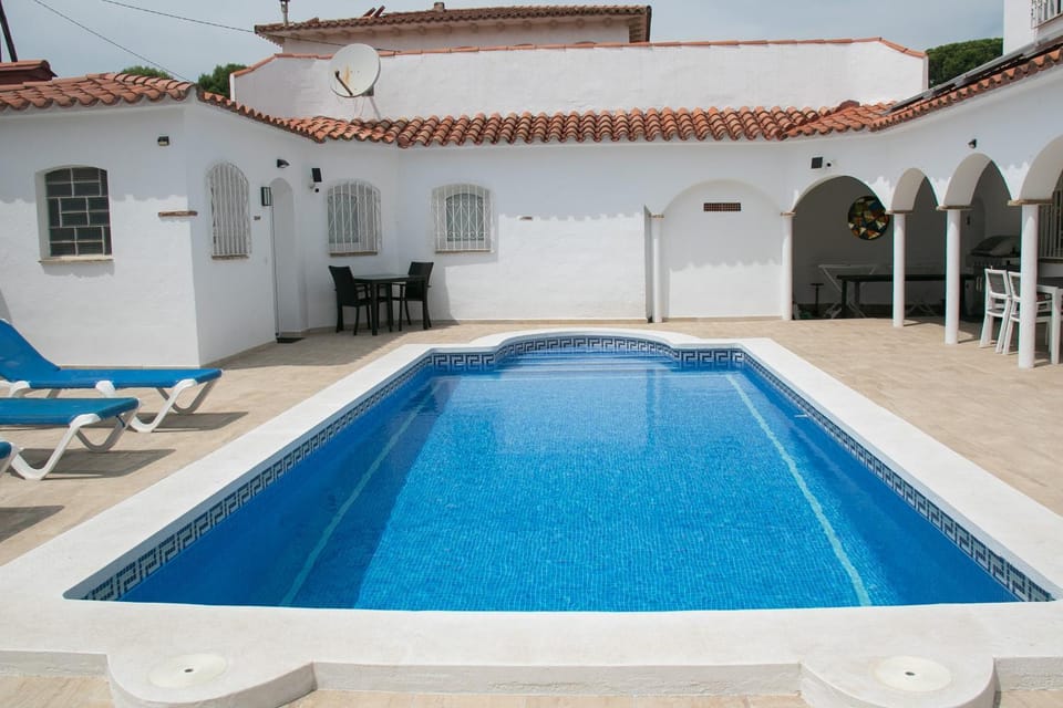 MEDDAYS Villa VIENA Villa in Miami Platja