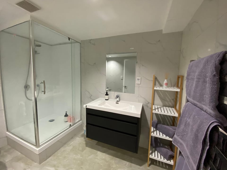 2 Bedroom Unit in Howick Apartment in Auckland
