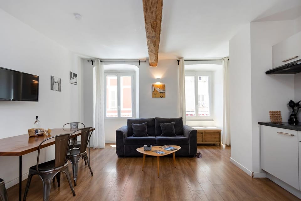 Kitchen or kitchenette, Living room