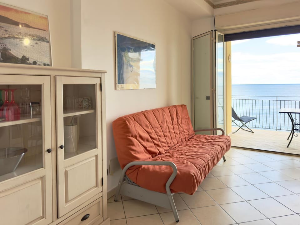 Living room, Sea view