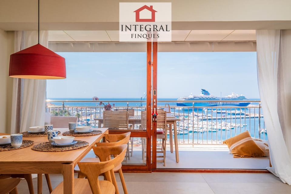 Balcony/Terrace, Living room, Photo of the whole room, Dining area, Sea view