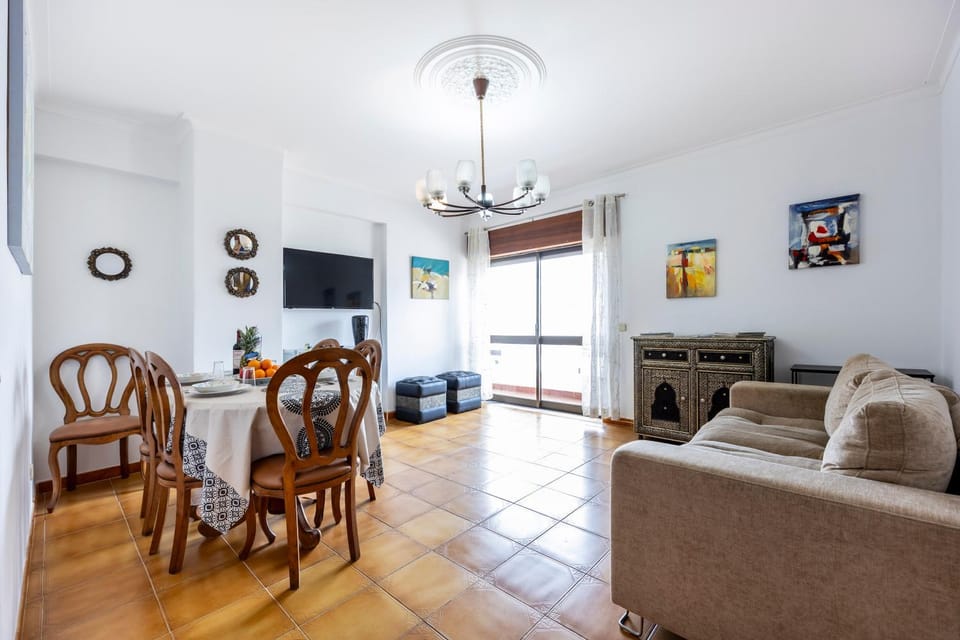 TV and multimedia, Seating area, Dining area