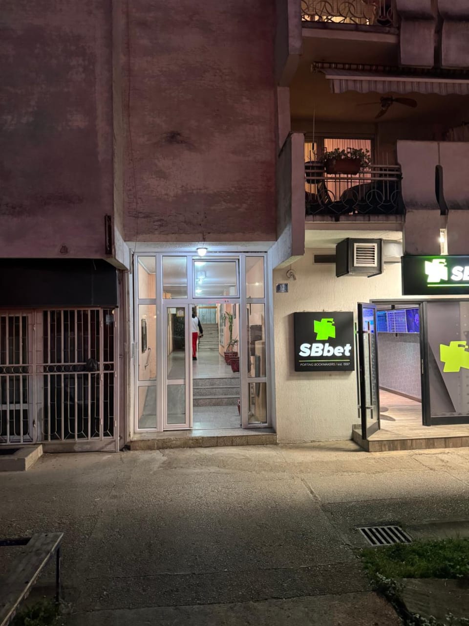 Facade/entrance