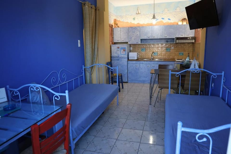 TV and multimedia, Coffee/tea facilities, Dining area, internet, microwave, oven, kitchen