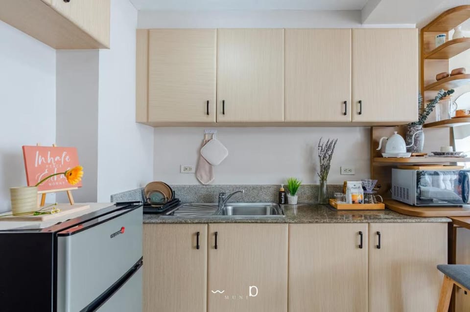 Condo in Cubao, Sunset & City Lights Chasing Hotel in Pasig