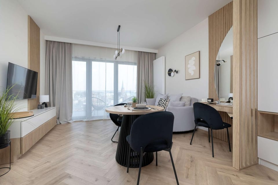 Bed, TV and multimedia, Living room, Photo of the whole room, Seating area, Dining area, Evening entertainment