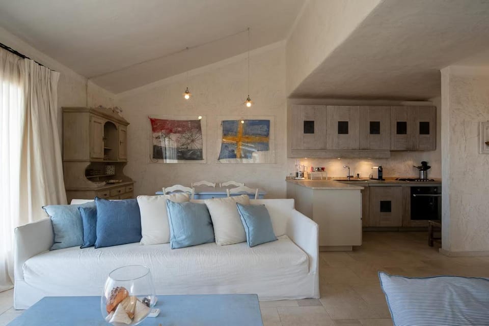 Kitchen or kitchenette, Seating area