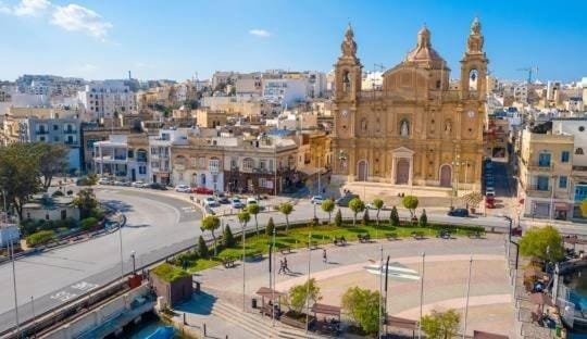 Nearby landmark, Natural landscape, Bird's eye view, City view, Landmark view, Location