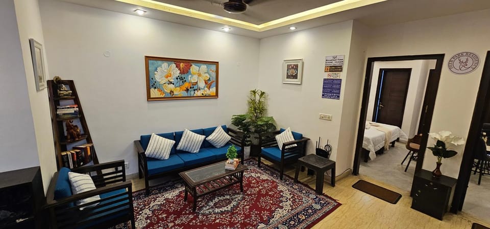 Communal lounge/ TV room, Living room, Seating area