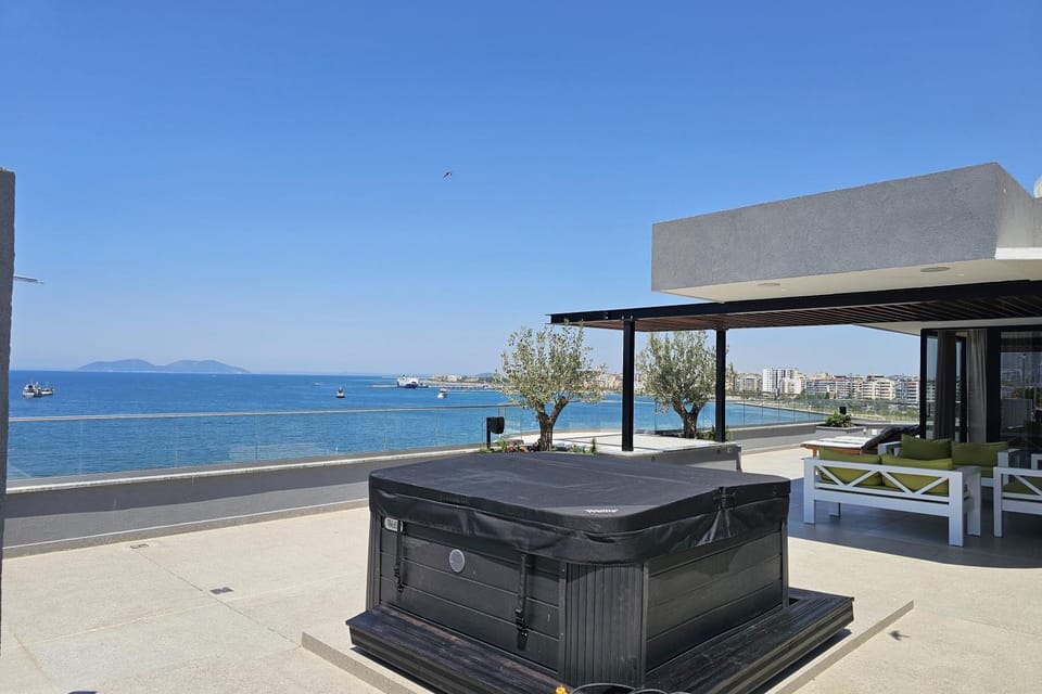 Day, View (from property/room), Balcony/Terrace, City view, Sea view