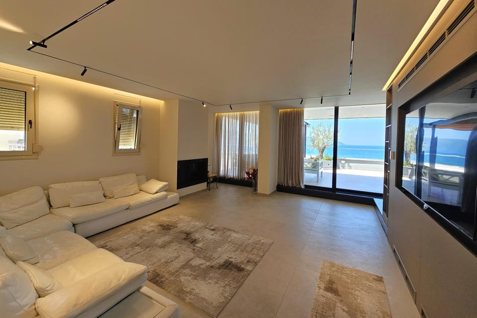 TV and multimedia, Living room, Sea view